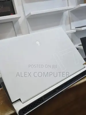 New Laptop Alienware M17x R2 32GB Intel Core I7 SSD 1T