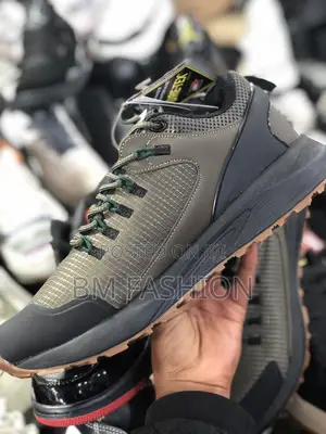 Columbia Quality Waterproof Fashion Sneaker