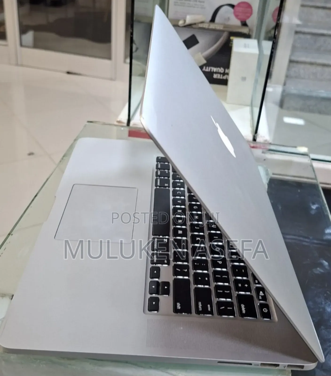 New Laptop Apple MacBook Pro 16GB Intel Core I7 SSD 256GB