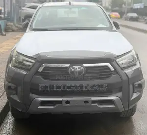 Photo - New Toyota Hilux 2023 Gray