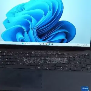 New Laptop Dell Vostro 3520 8GB Intel Core I5 SSD 1T