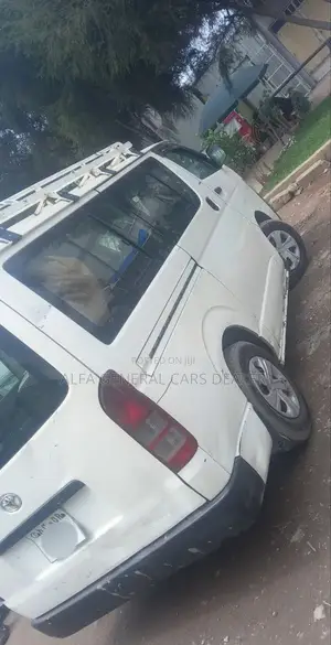 Toyota HiAce 2011 White