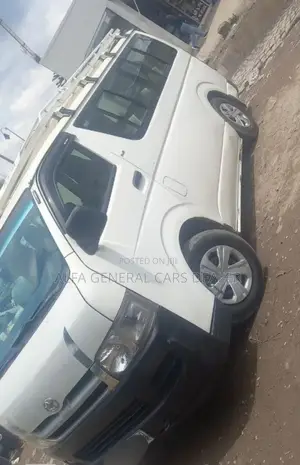Toyota HiAce 2011 White