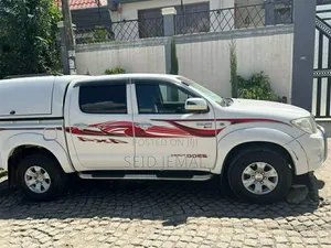 Toyota Hilux 2010 Silver