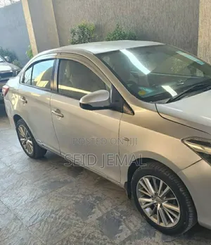 Toyota Yaris 2015 Silver