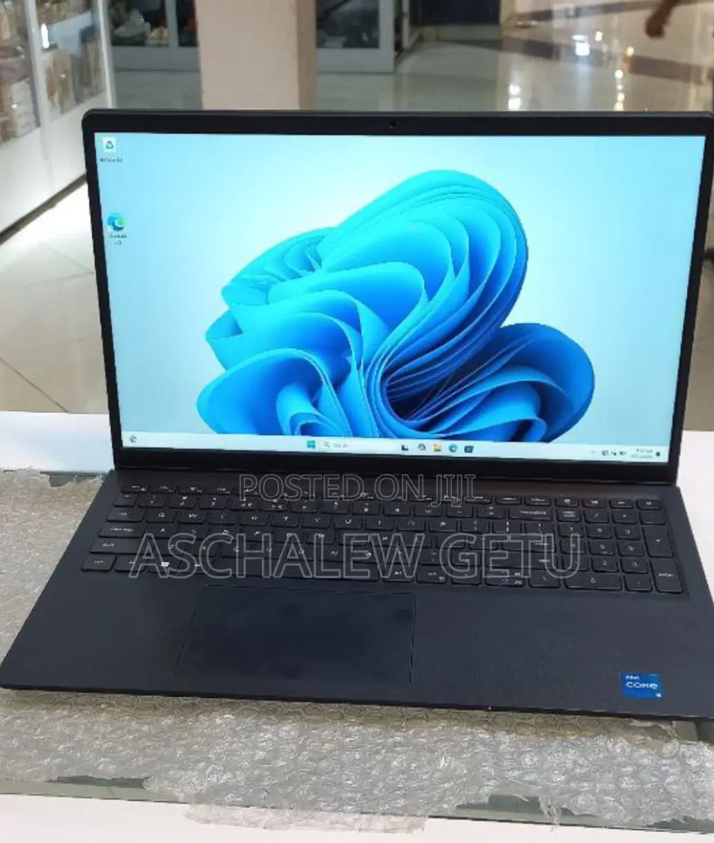 New Laptop Dell Vostro 3520 8GB Intel Core I5 SSD 1T