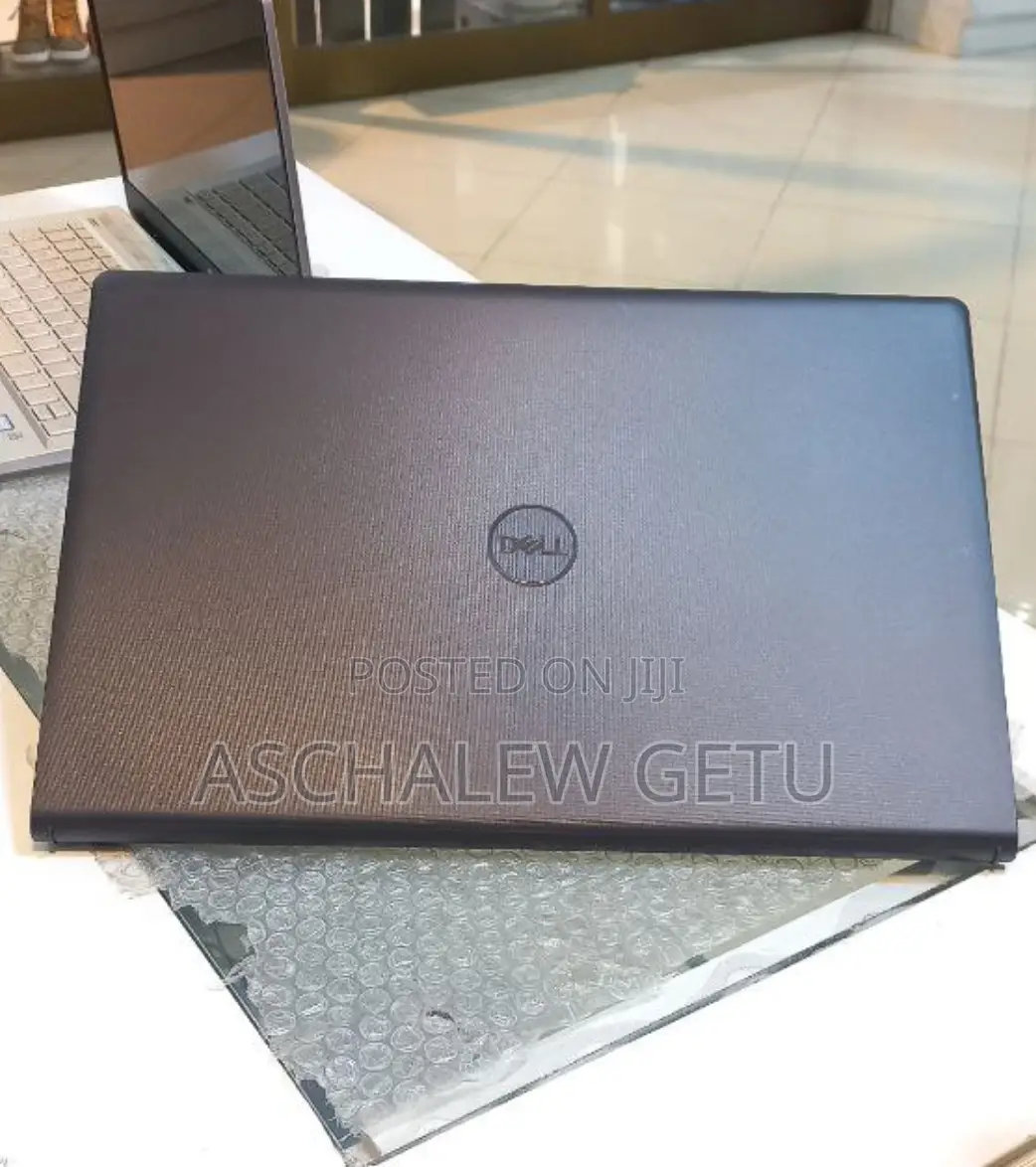 New Laptop Dell Vostro 3520 8GB Intel Core I5 SSD 1T