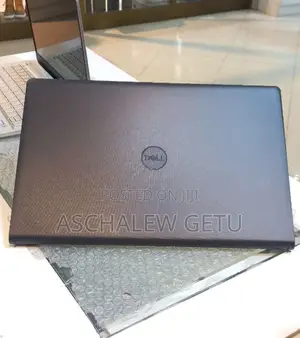 New Laptop Dell Vostro 3520 8GB Intel Core I5 SSD 1T