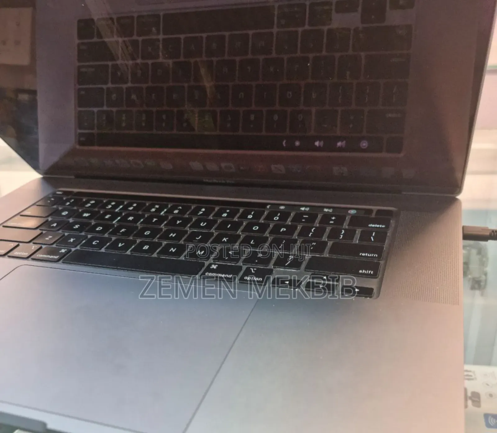 New Laptop Apple MacBook Pro 2019 16GB Intel Core I7 SSD 512GB