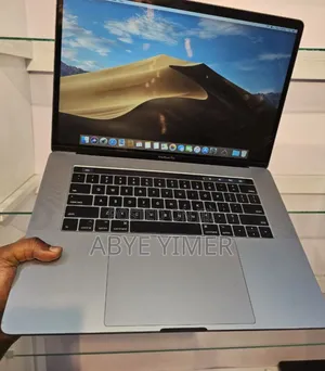 Photo - New Laptop Apple MacBook Pro 2017 16GB Intel Core I7 SSD 1T