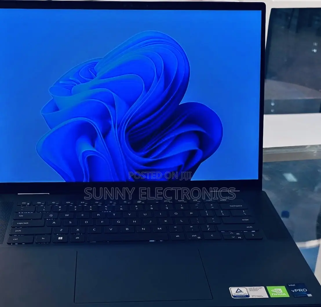 New Laptop Dell Inspiron 15 16GB Intel Core I7 SSD 1T