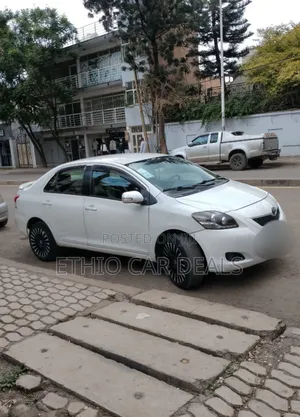 Toyota Yaris 2009 White