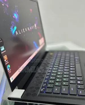 New Laptop Alienware M17x R2 16GB Intel Core I7 SSD 1T