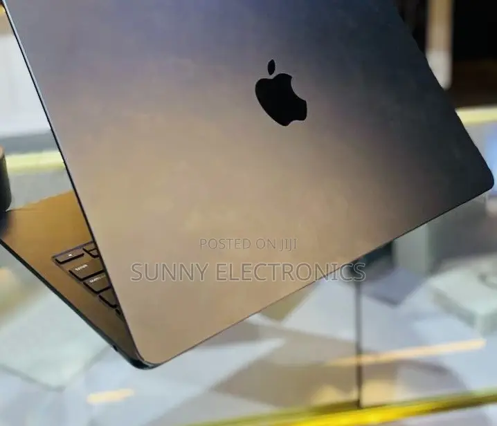 New Laptop Apple MacBook Air 2024 M3 13-Inch 8GB Apple M3 SSD 256GB