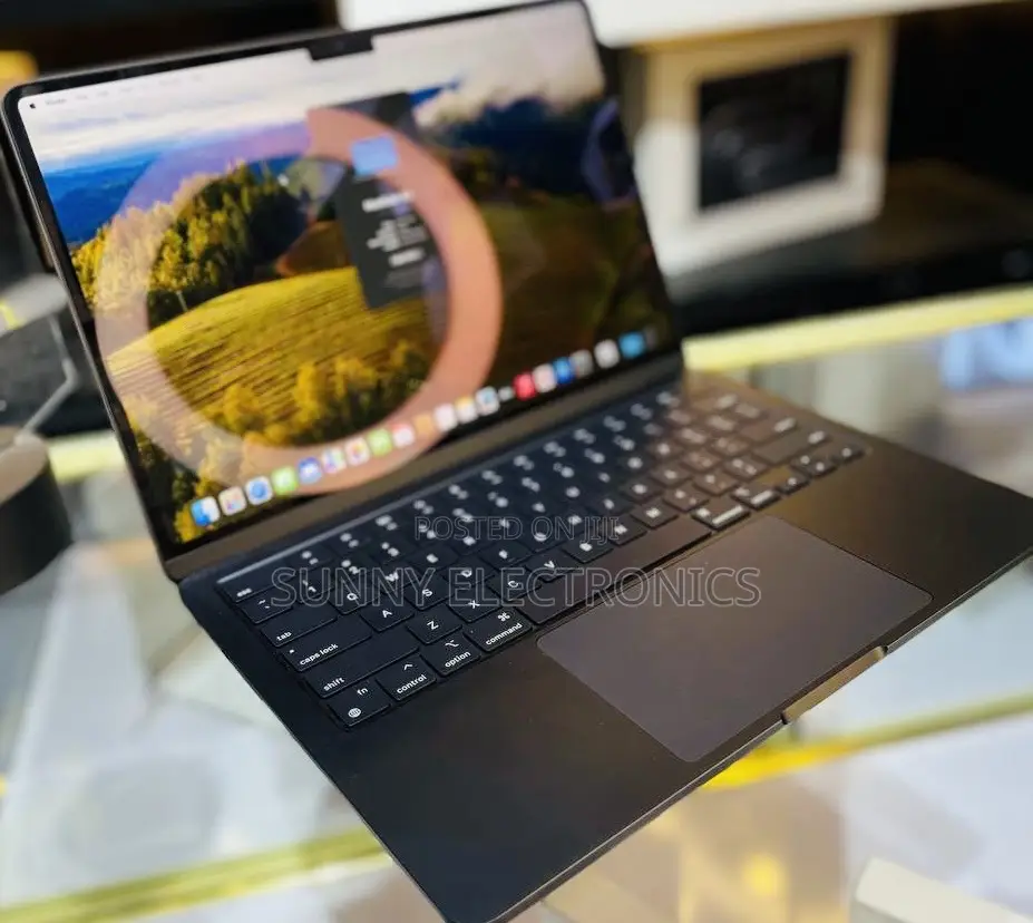 New Laptop Apple MacBook Air 2024 M3 13-Inch 8GB Apple M3 SSD 256GB