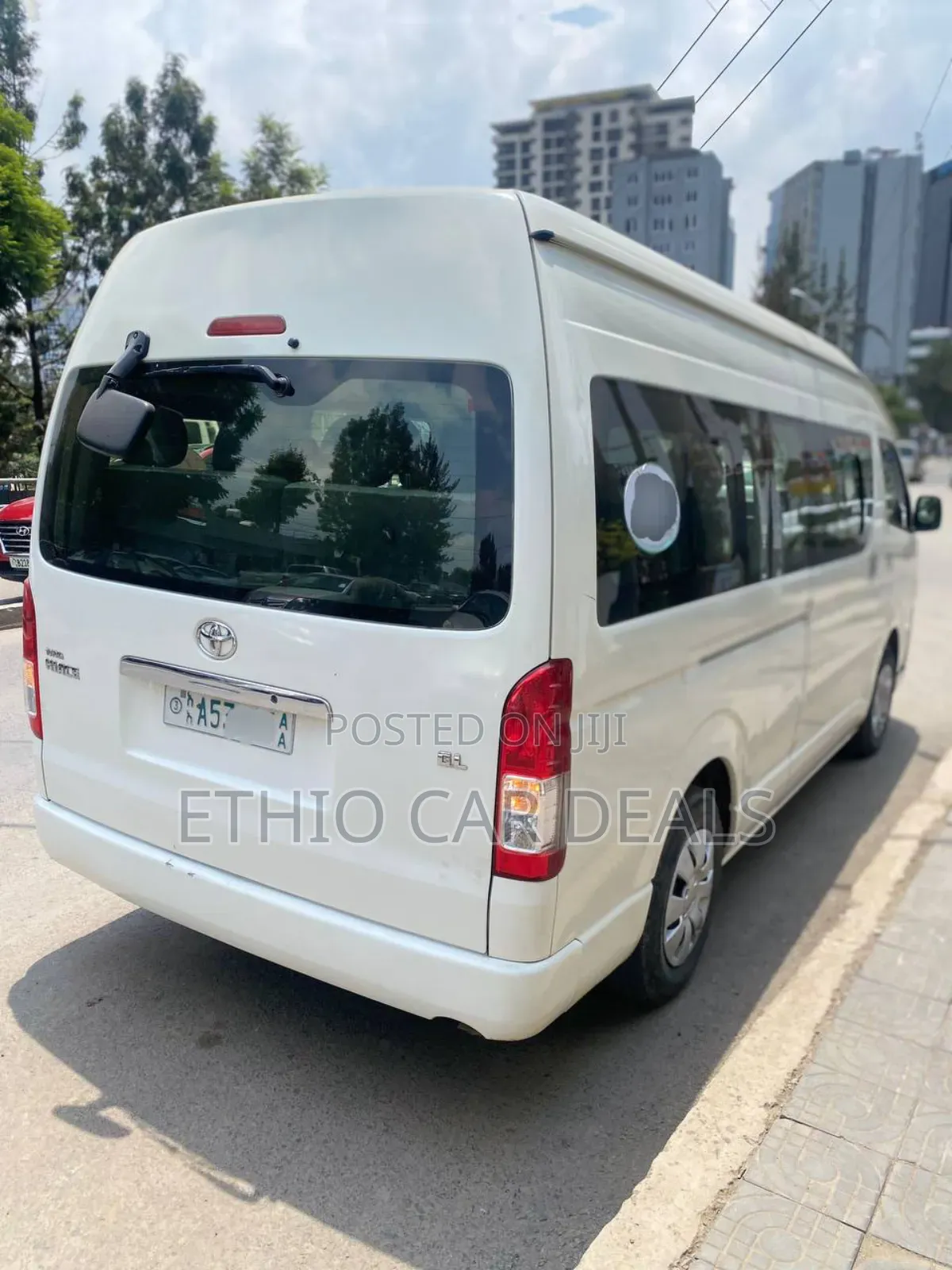 Toyota HiAce 2017 White