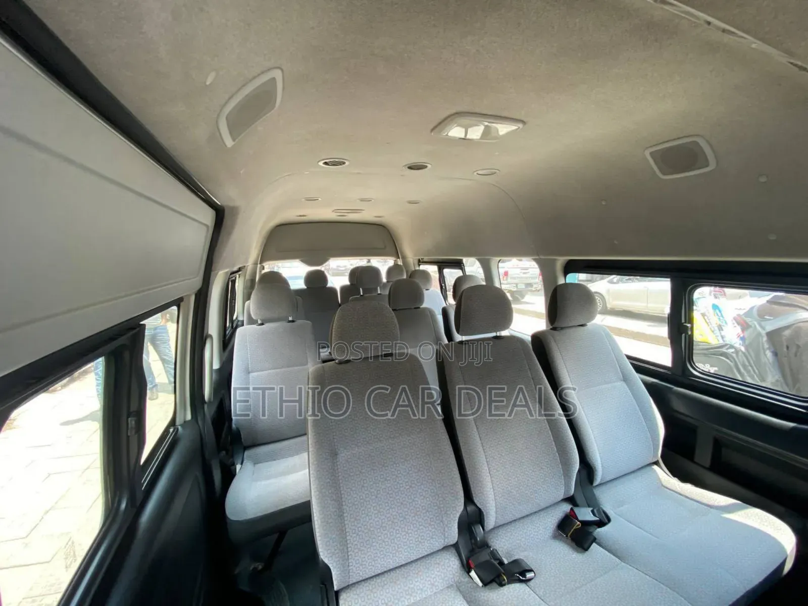 Toyota HiAce 2017 White