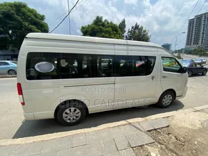 Toyota HiAce 2017 White
