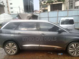 Peugeot 5008 2020 Gray