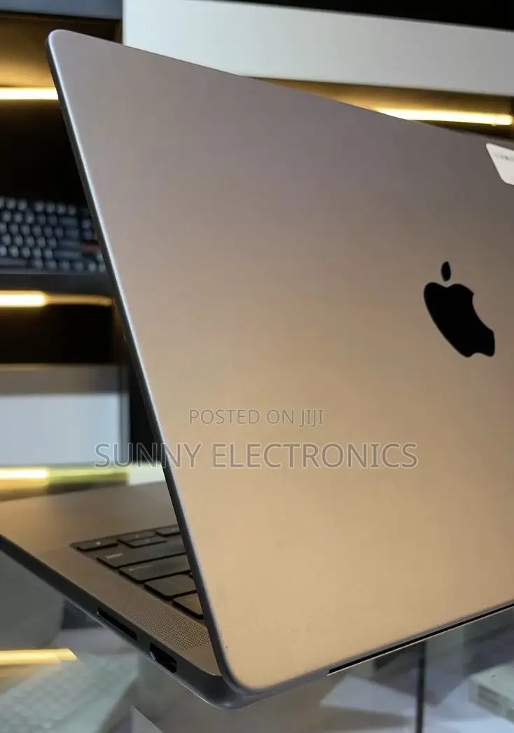 New Laptop Apple MacBook Pro 2024 M3 14-Inch 16GB Apple M3 Pro SSD 1T