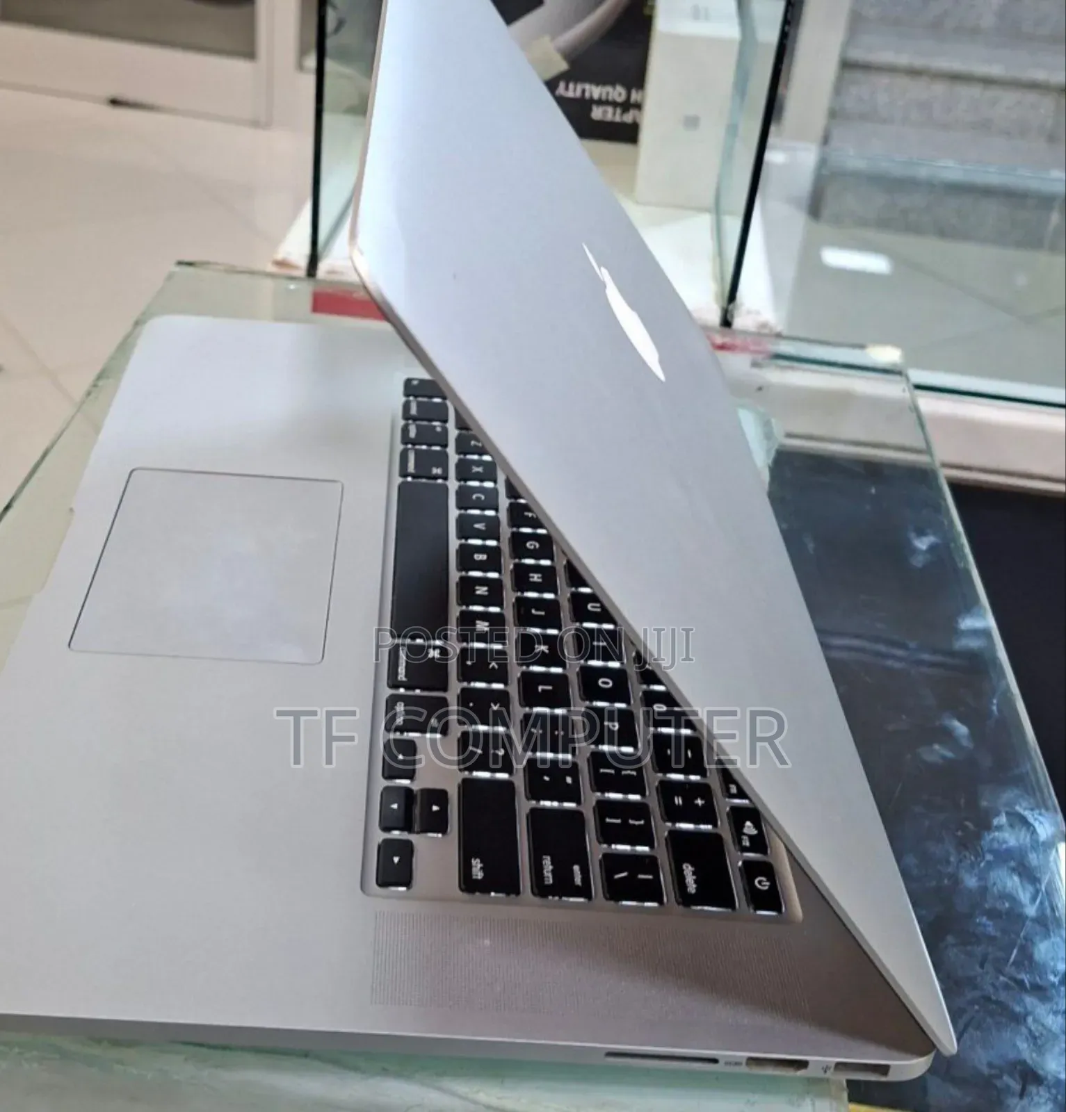 New Laptop Apple MacBook Pro 2015 16GB Intel Core I7 SSD 256GB