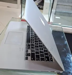 New Laptop Apple MacBook Pro 2015 16GB Intel Core I7 SSD 256GB