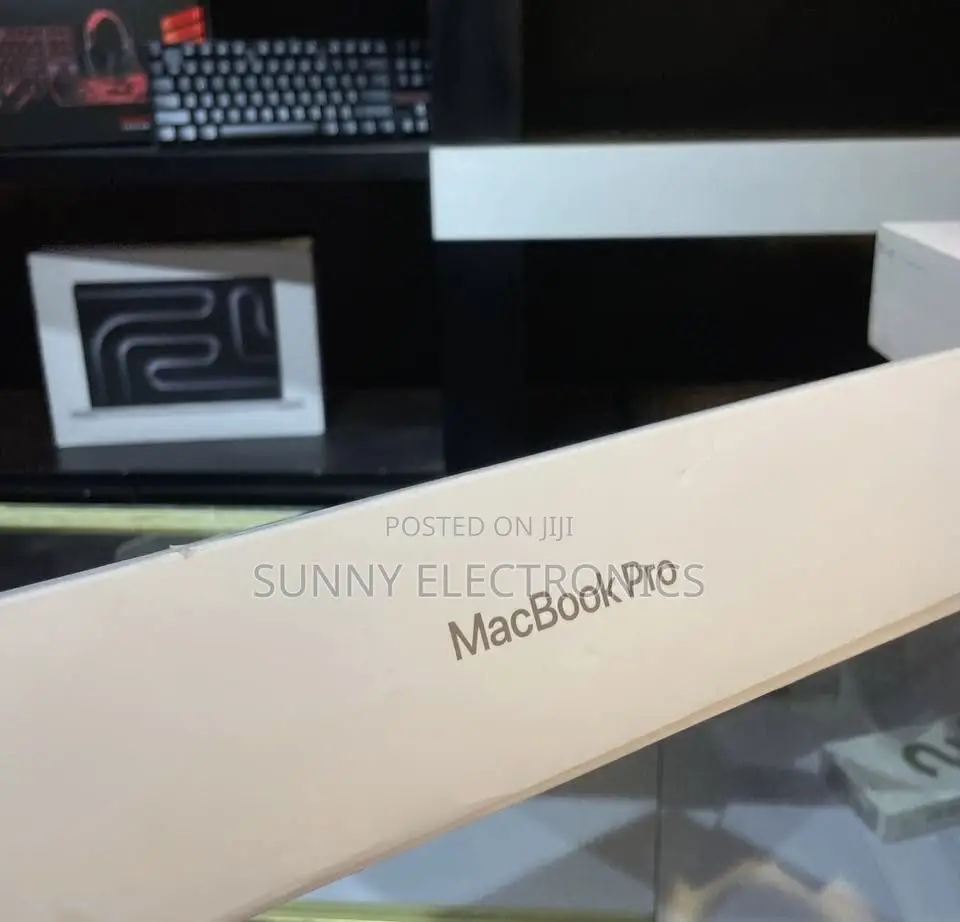 New Laptop Apple MacBook Pro M1 16GB Apple M1 Pro SSD 512GB