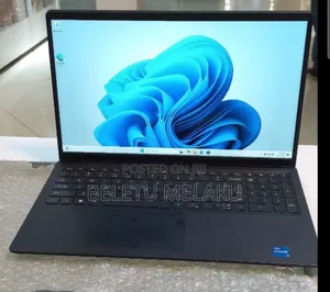 Photo - New Laptop Dell Vostro 3520 8GB Intel Core I5 SSD 1T