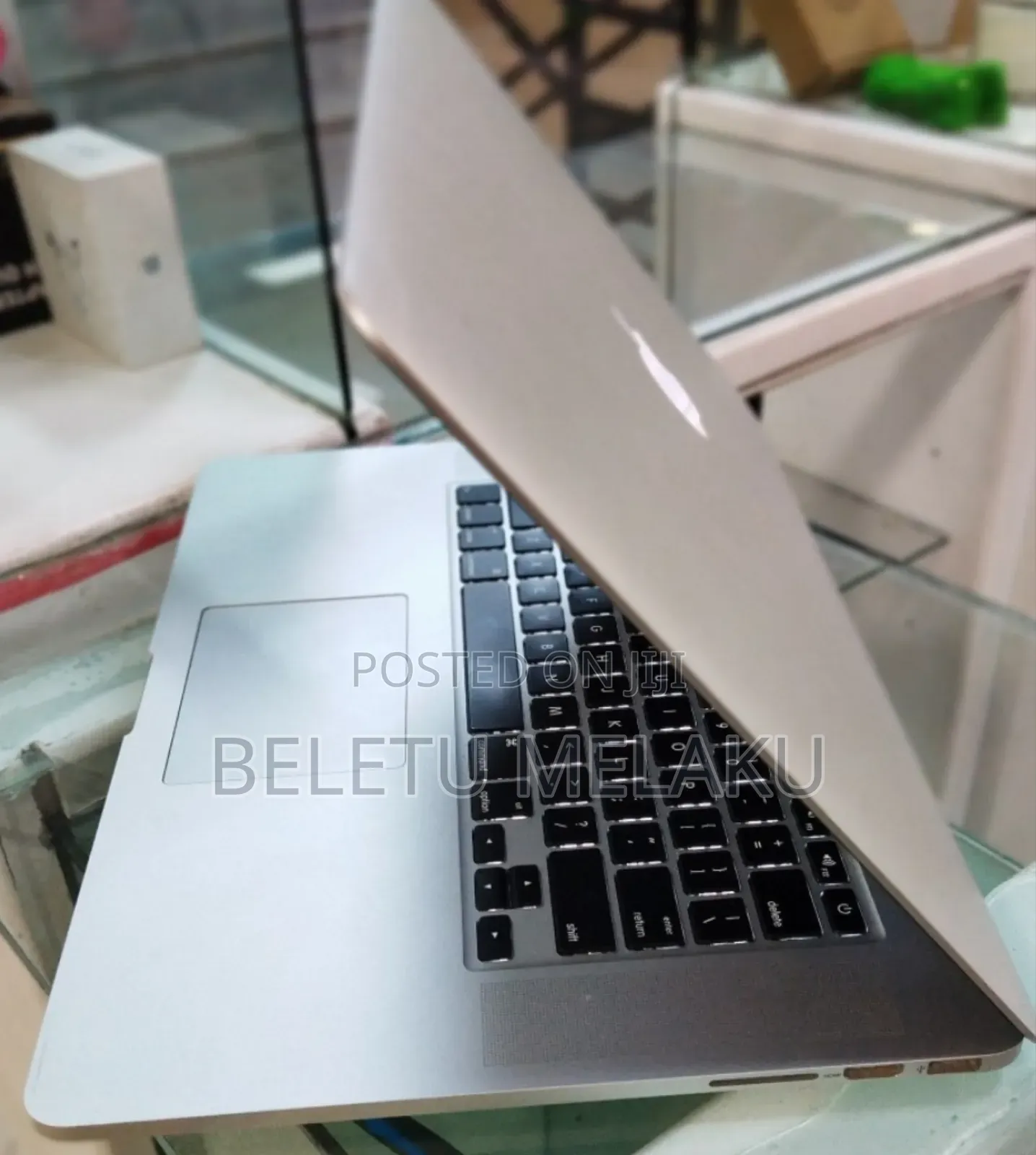 New Laptop Apple MacBook Pro 2015 16GB Intel Core I7 SSD 256GB