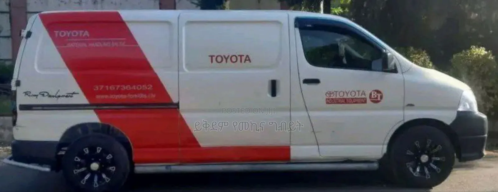 Toyota HiAce 2011 White