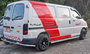 Toyota HiAce 2011 White