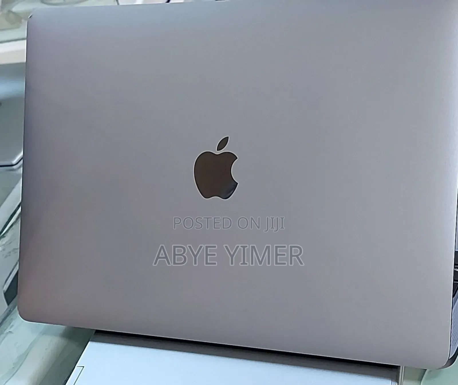 New Laptop Apple MacBook Pro 2022 M2 8GB Apple M2 SSD 512GB