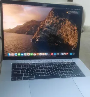 Photo - New Laptop Apple MacBook Pro 2017 16GB Intel Core I7 SSD 512GB
