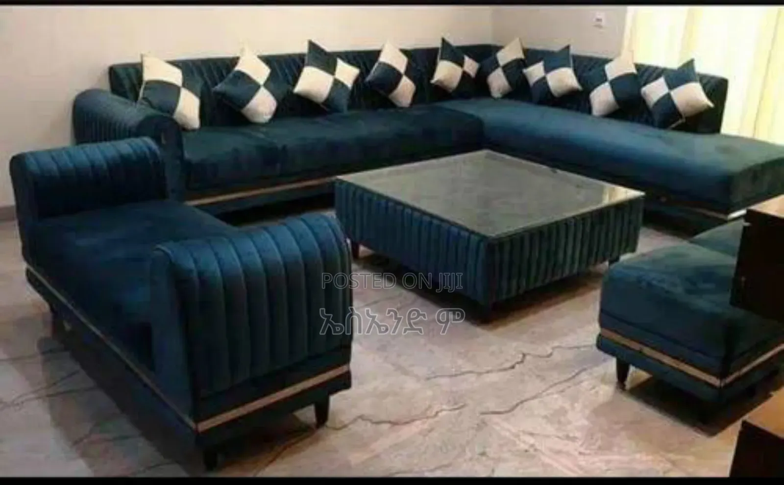 Mojo Sofa With Table