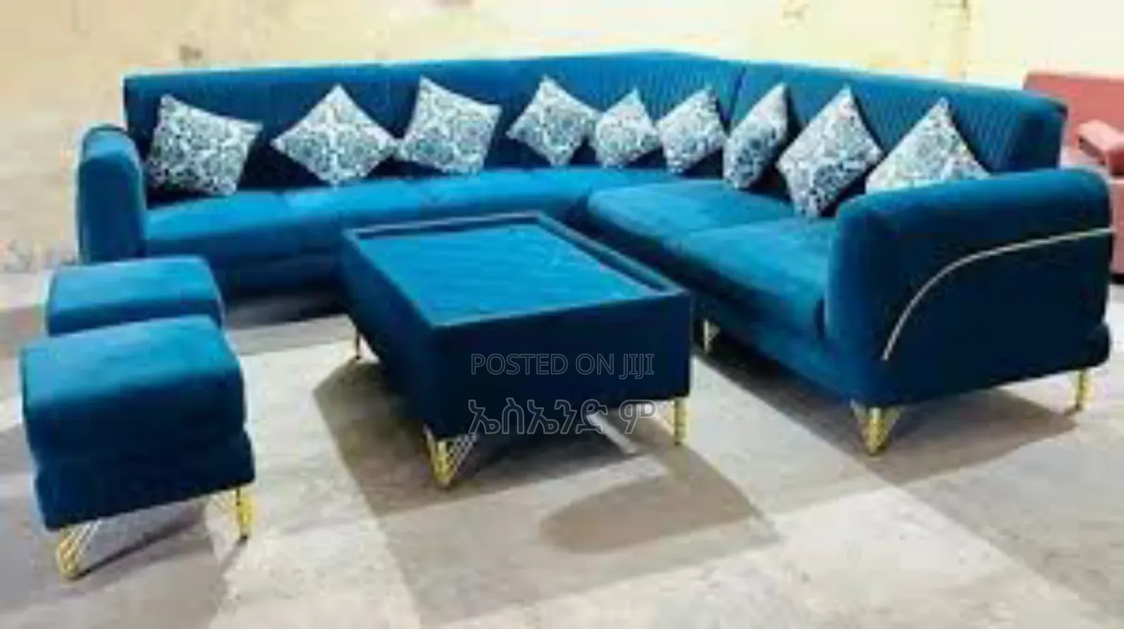 Zare Sofa With Table