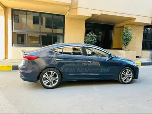 Photo - Hyundai Avante 2016 Gray