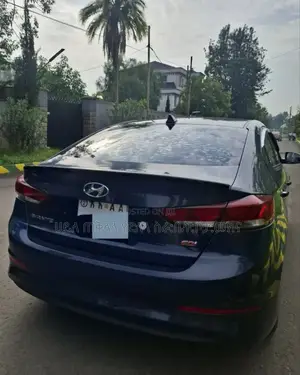 Hyundai Avante 2016 Ivory