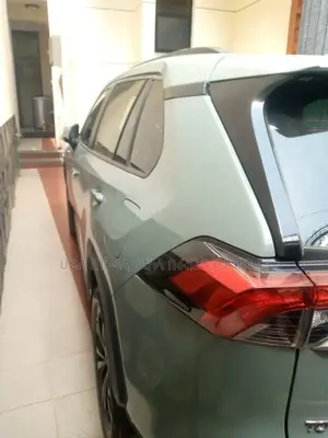 Toyota RAV4 Hybrid 2022 Green