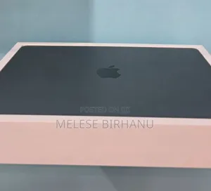 New Laptop Apple MacBook 8GB Apple M3 SSD 256GB