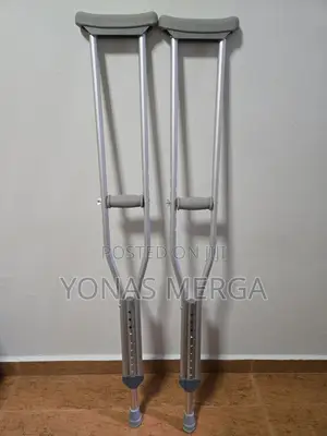 Photo - Axillary Crutchesم茻underarm Crutches 13-Levelፗا،Crutches
