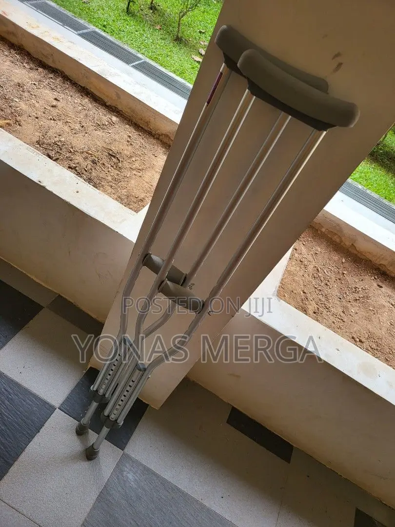 Underarm Crutchesة尚crutches窗تis Easy to Carry and Store