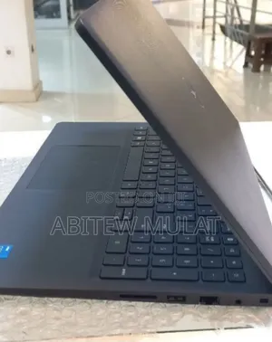 New Laptop Dell Vostro 3520 8GB Intel Core I5 SSD 1T