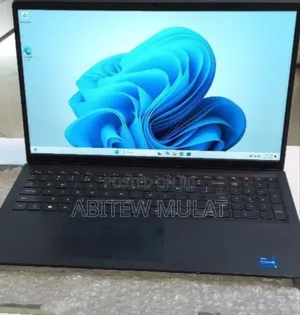 New Laptop Dell Vostro 3520 8GB Intel Core I5 SSD 1T