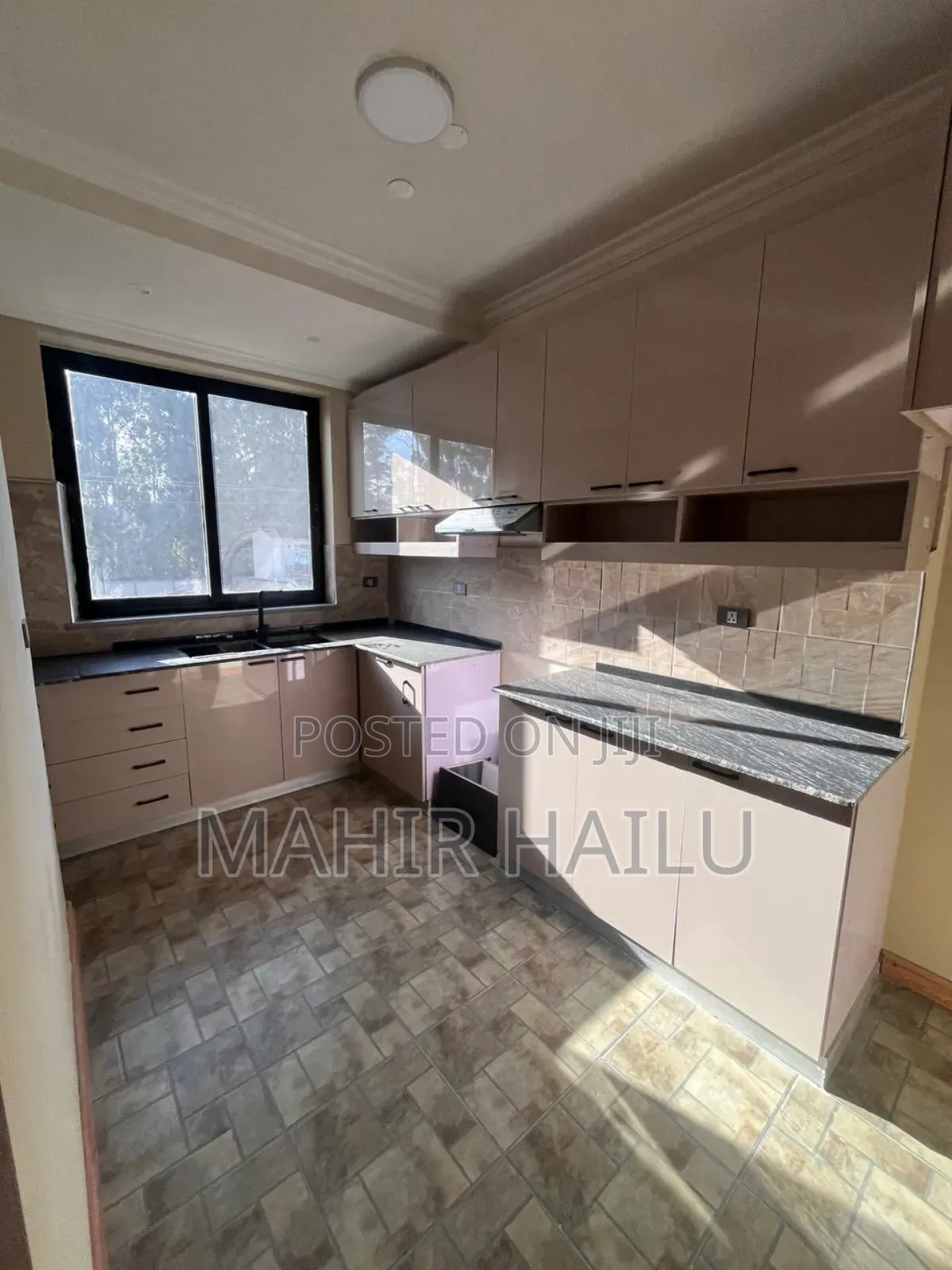 3bdrm Apartment in Real, Bole for rent