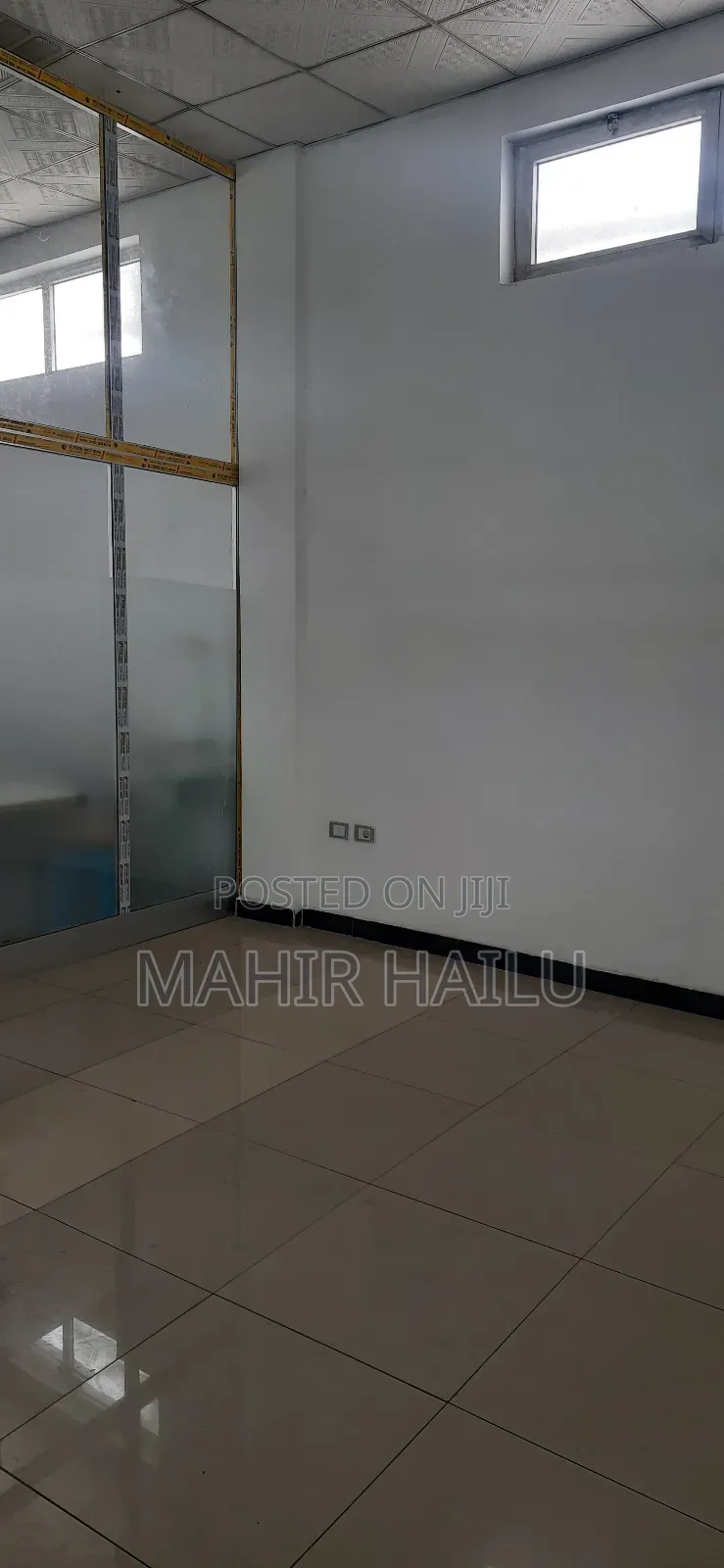 1ኛ ላይ ለቢሮ አገልግሎት