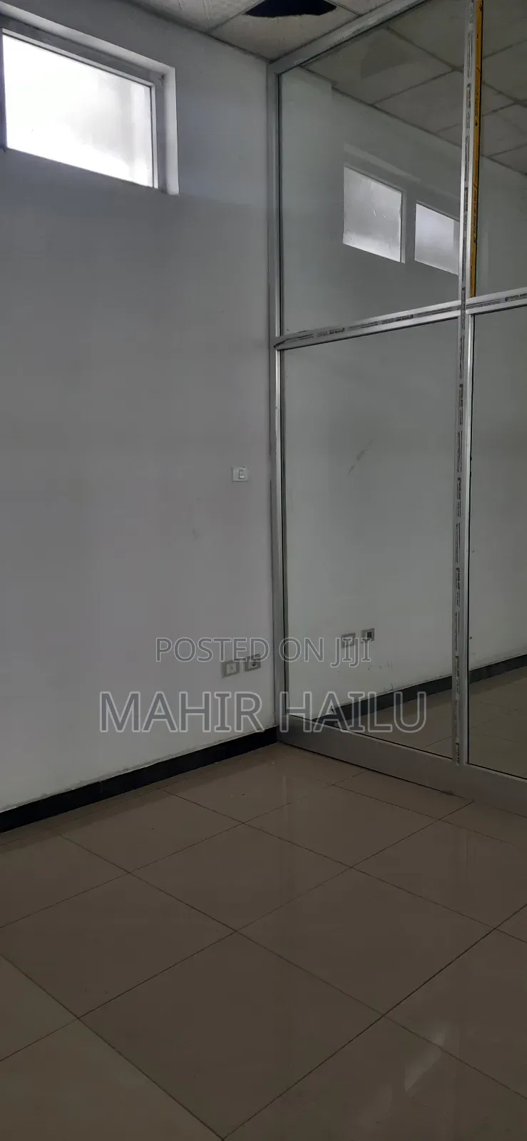 1ኛ ላይ ለቢሮ አገልግሎት