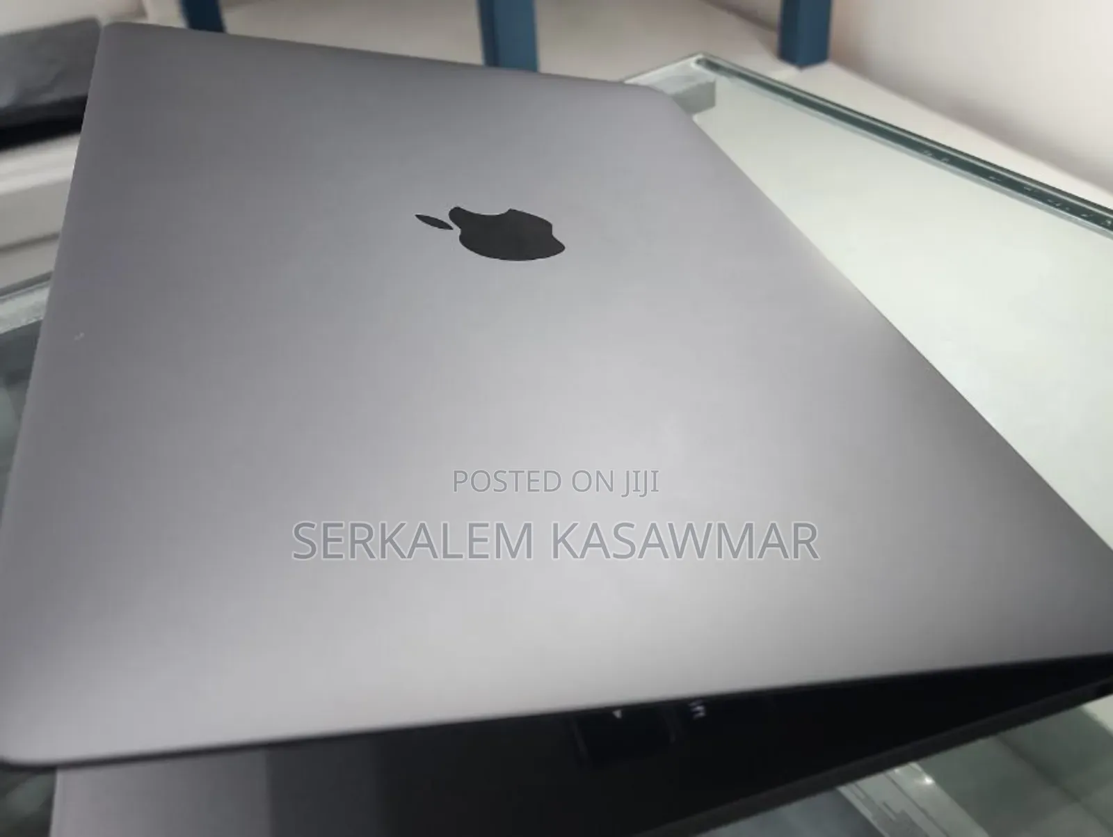New Laptop Apple MacBook Pro 2019 8GB Intel Core I5 SSD 256GB