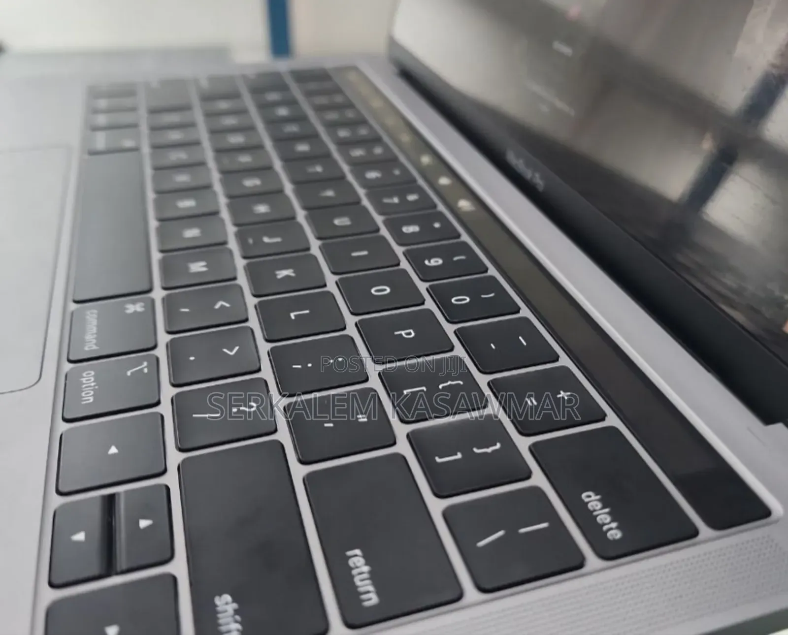 New Laptop Apple MacBook Pro 2019 8GB Intel Core I5 SSD 256GB