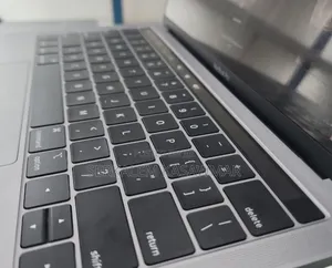 New Laptop Apple MacBook Pro 2019 8GB Intel Core I5 SSD 256GB