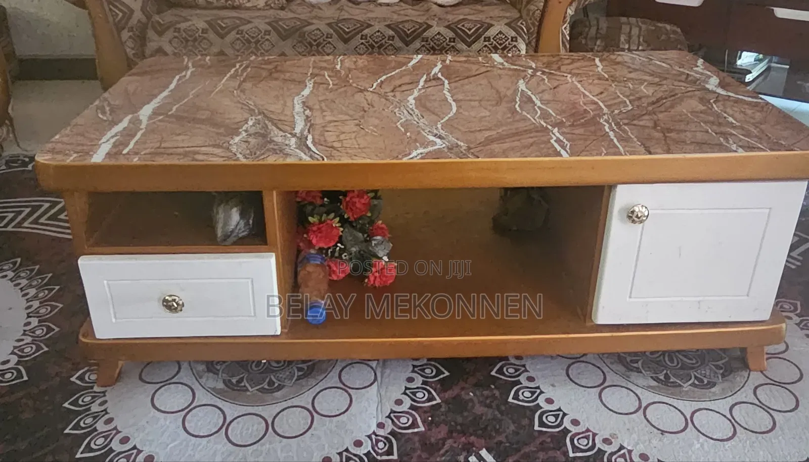 የቤት ውስጥ ጠረጴዛ